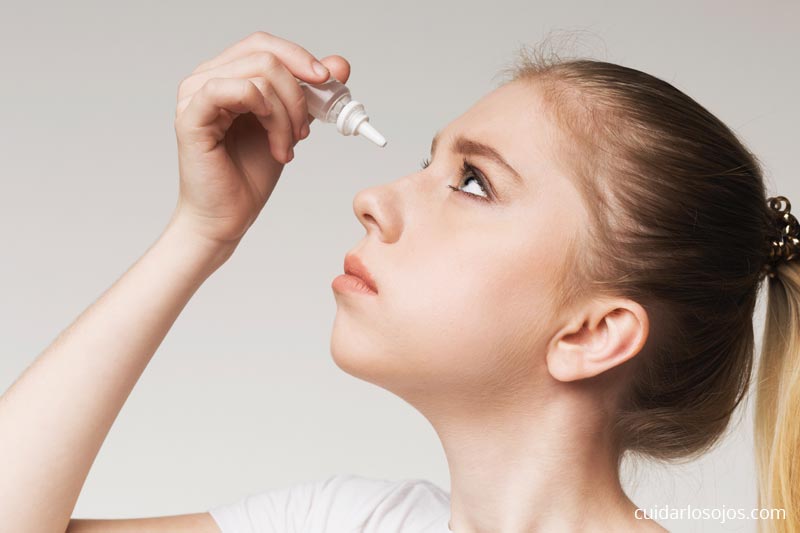 Prevenir ojo seco, uso de gotas lubricantes