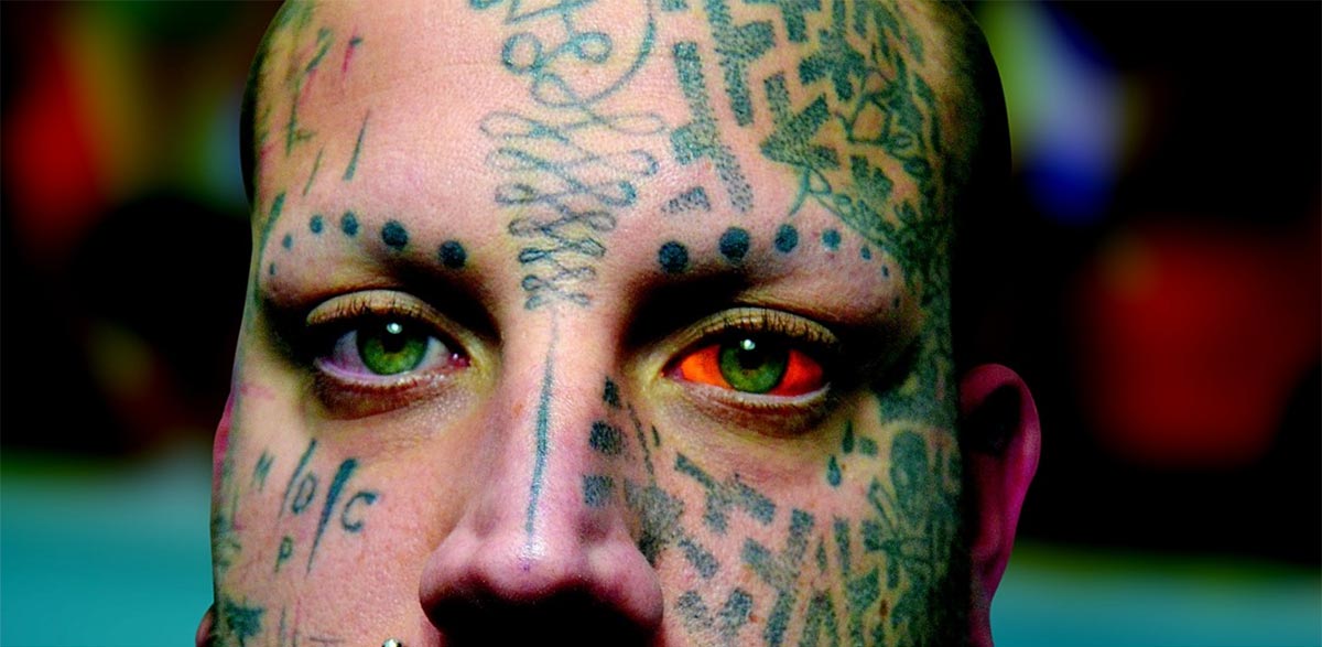 Tatuajes en el ojo y el peligro de quedarse ciego